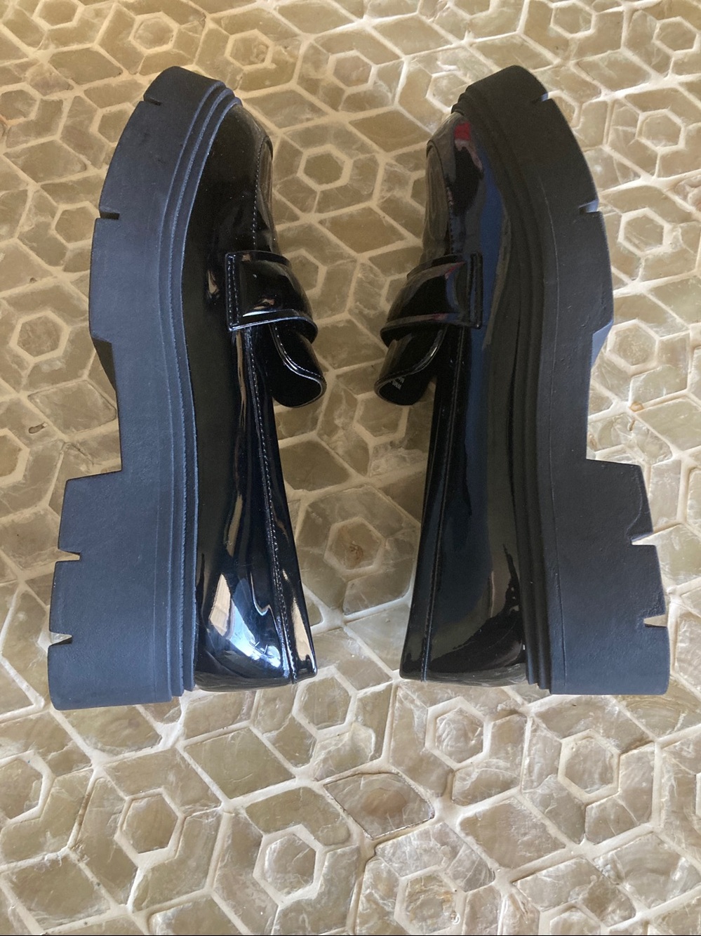 Aldo Meshki lug-sole vegan-patent leather platform loafer (7.5) in black - Picture 9 of 11